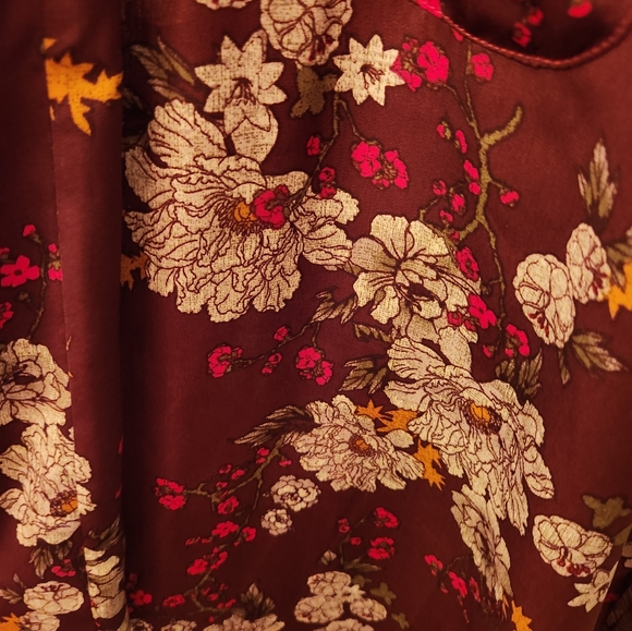 🌸Long Burgundy Floral Robe🌸 - Picture 2 of 3